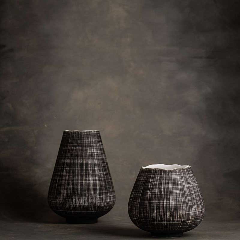 Flower pot COCOON line L black