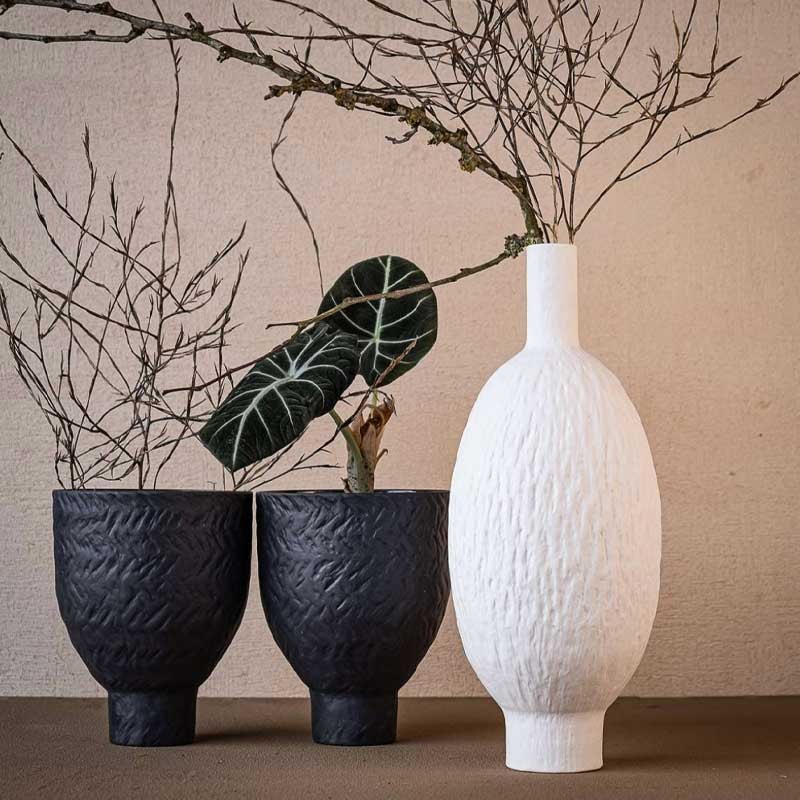 ARTA Oval Vase / Bone China – Sculptural Elegance in Pure White