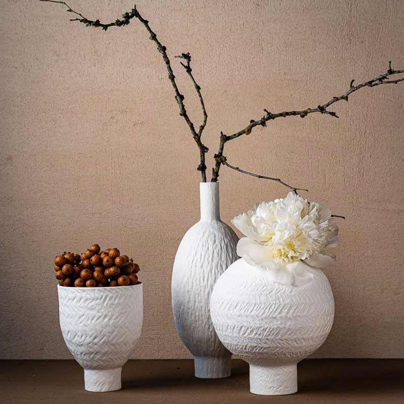 ARTA Oval Vase / Bone China – Sculptural Elegance in Pure White